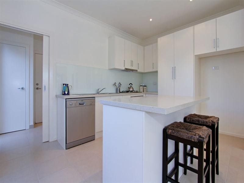 2/30 Warranilla Avenue, Rosebud VIC 3939