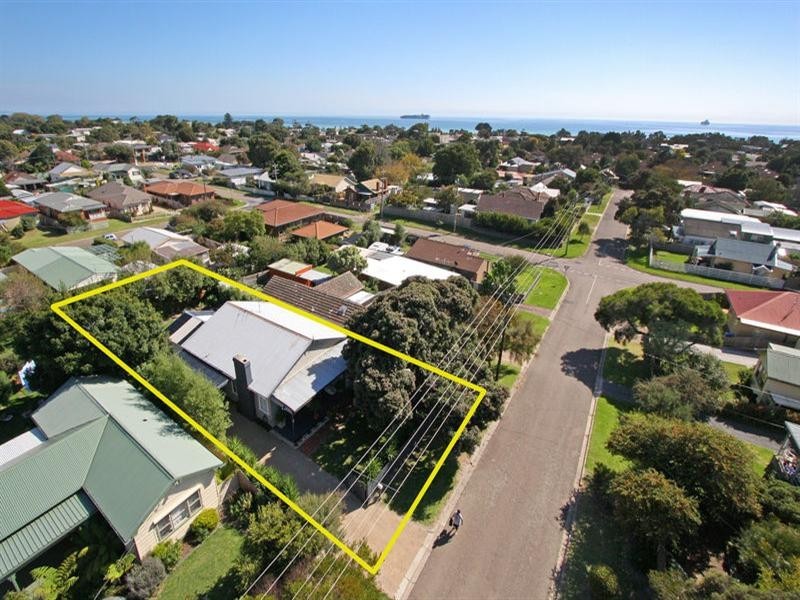 24 Foam Street, Rosebud VIC 3939