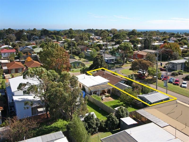 127 Ninth Avenue, Rosebud VIC 3939