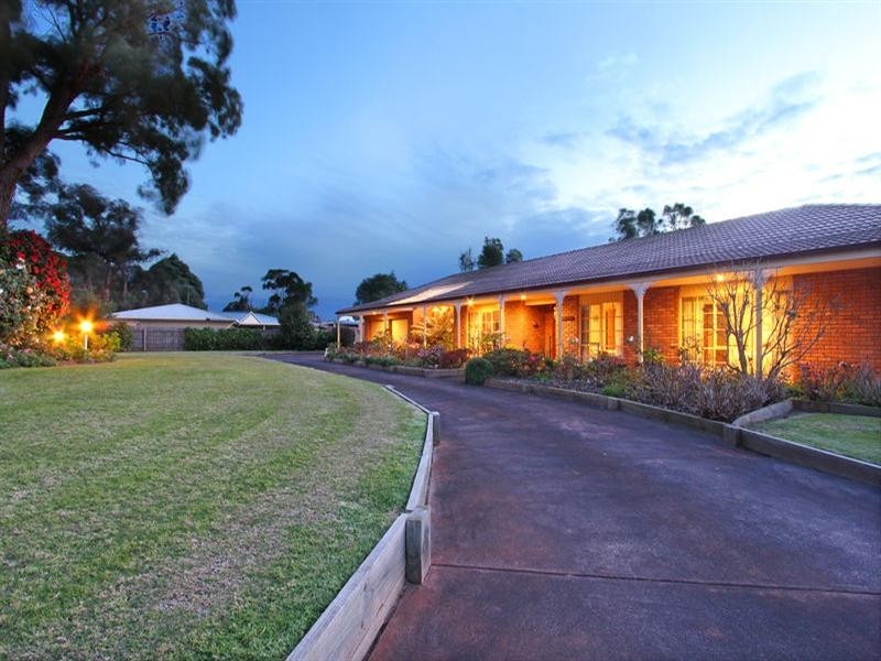 8 Cleek Crescent, Rosebud VIC 3939