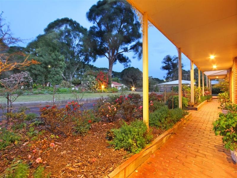 8 Cleek Crescent, Rosebud VIC 3939