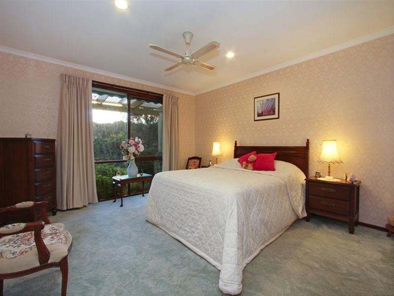 8 Cleek Crescent, Rosebud VIC 3939