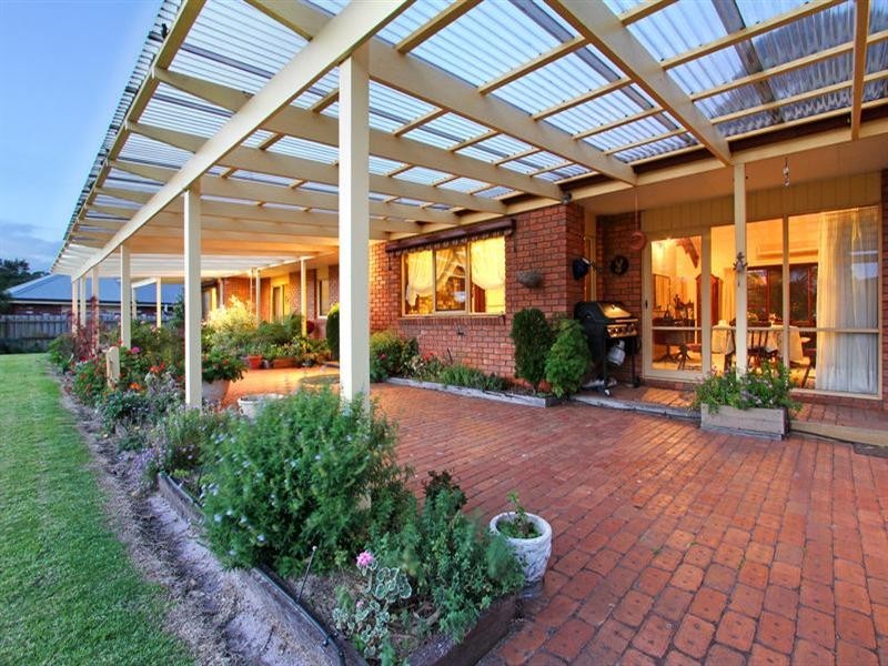 8 Cleek Crescent, Rosebud VIC 3939