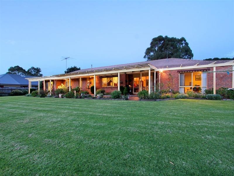 8 Cleek Crescent, Rosebud VIC 3939