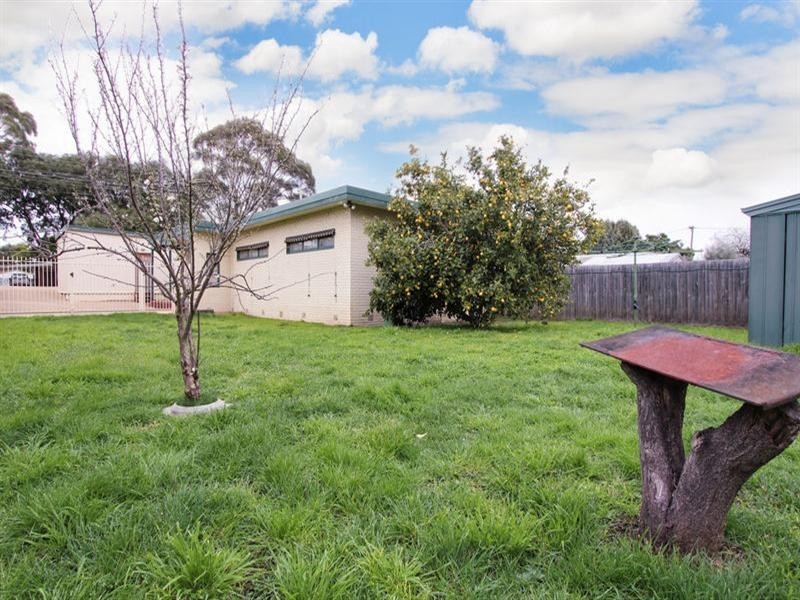 10 Mawarra Avenue, Rosebud West VIC 3940