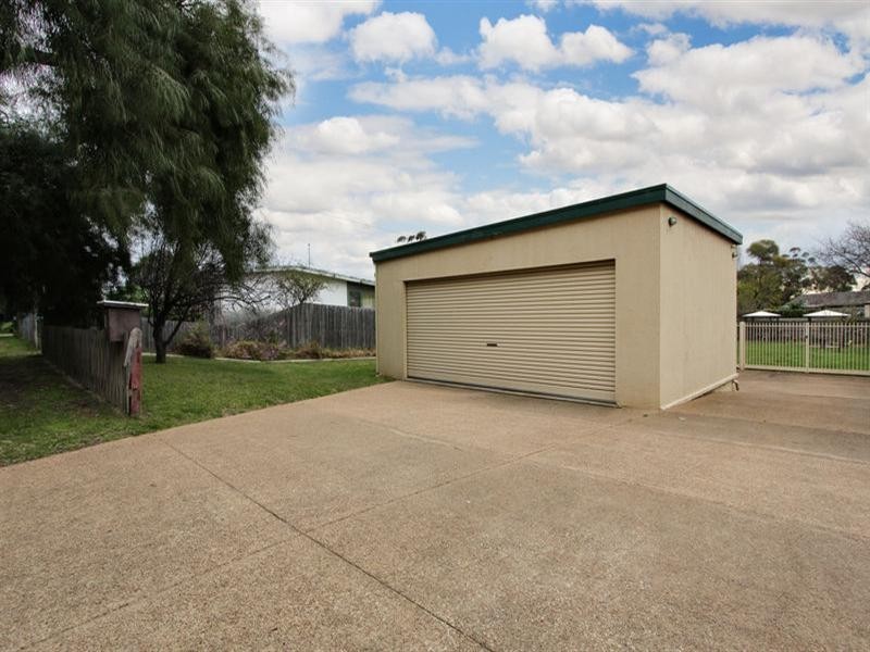 10 Mawarra Avenue, Rosebud West VIC 3940
