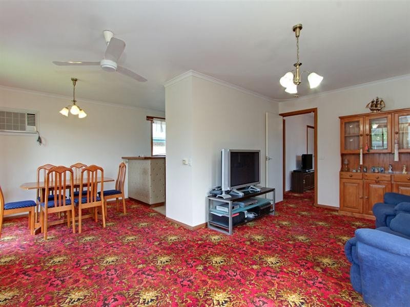 104 Ninth Avenue, Rosebud VIC 3939