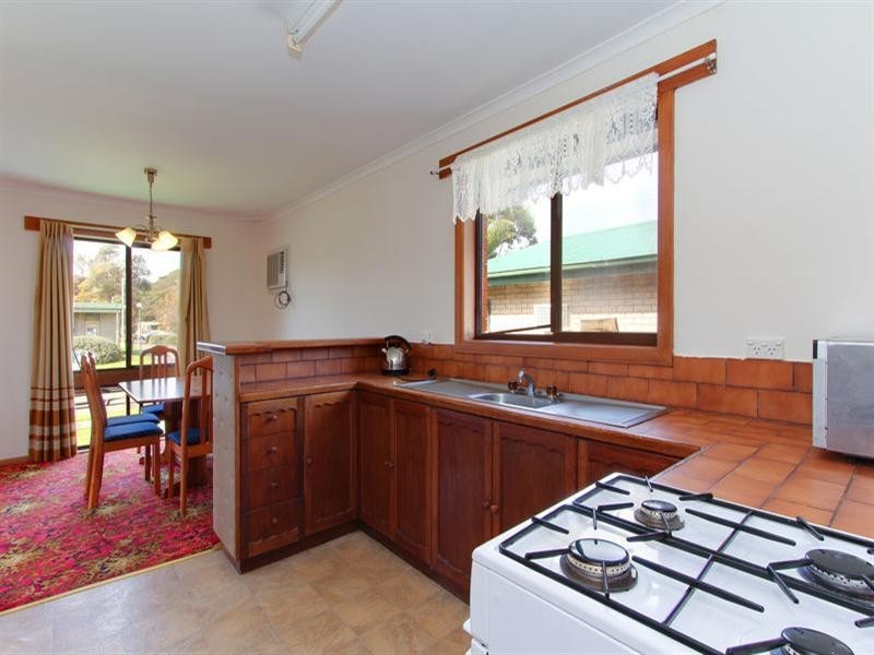 104 Ninth Avenue, Rosebud VIC 3939