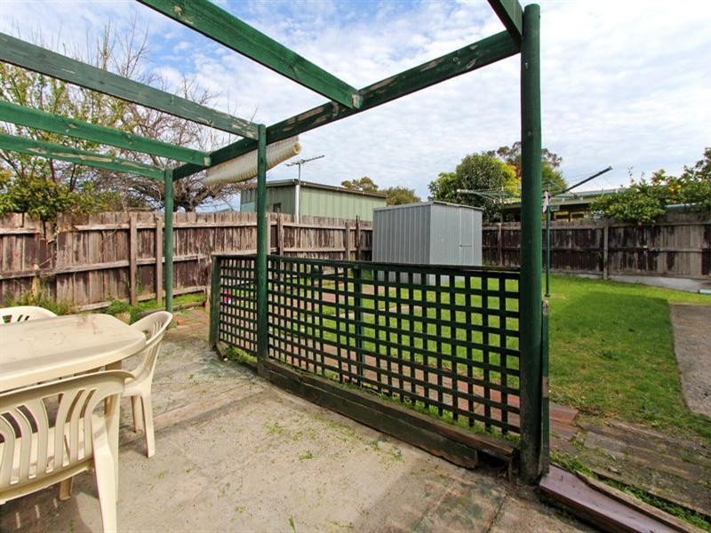 104 Ninth Avenue, Rosebud VIC 3939