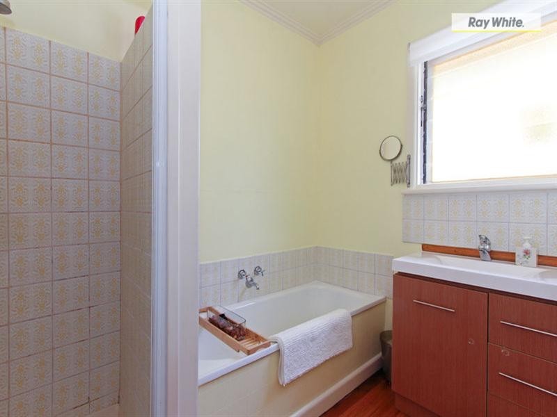 77 Sixth Avenue, Rosebud VIC 3939