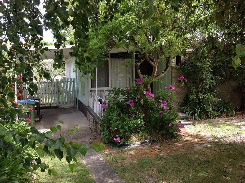 92 Fourth Avenue, Rosebud VIC 3939