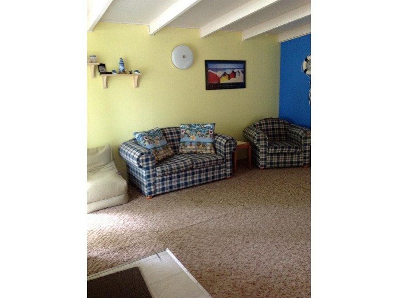 92 Fourth Avenue, Rosebud VIC 3939