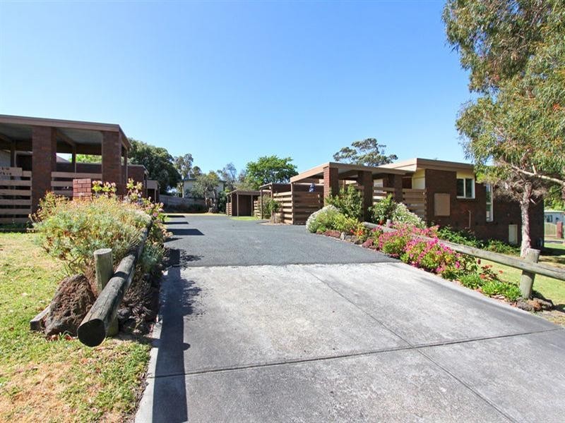 2/8-10 William Crescent, Rosebud West VIC 3940