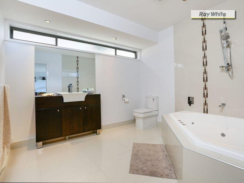 4 Crest Drive, Rosebud VIC 3939