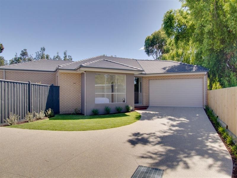 2/14a Heron Court, Rosebud West VIC 3940