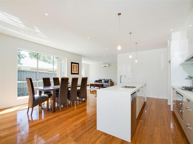 2/14a Heron Court, Rosebud West VIC 3940