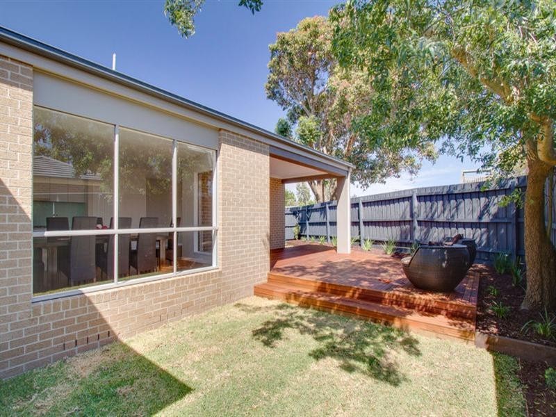 2/14a Heron Court, Rosebud West VIC 3940