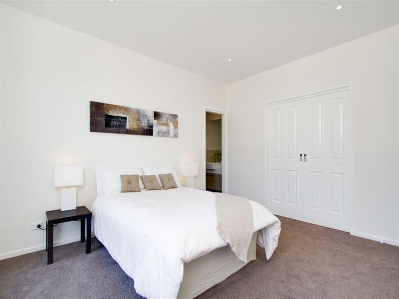 2/14a Heron Court, Rosebud West VIC 3940