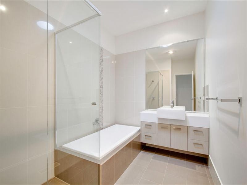 2/14a Heron Court, Rosebud West VIC 3940