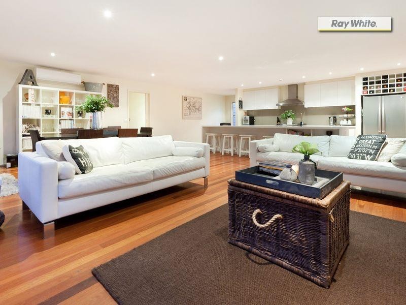 8 Warrain Avenue, Rosebud VIC 3939