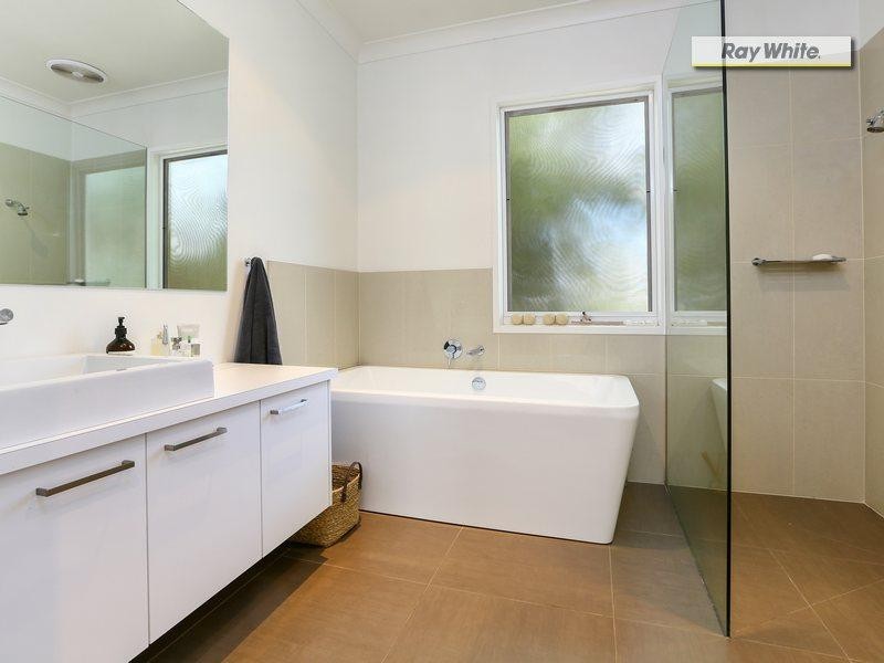 10 Yambill Avenue, Rosebud VIC 3939