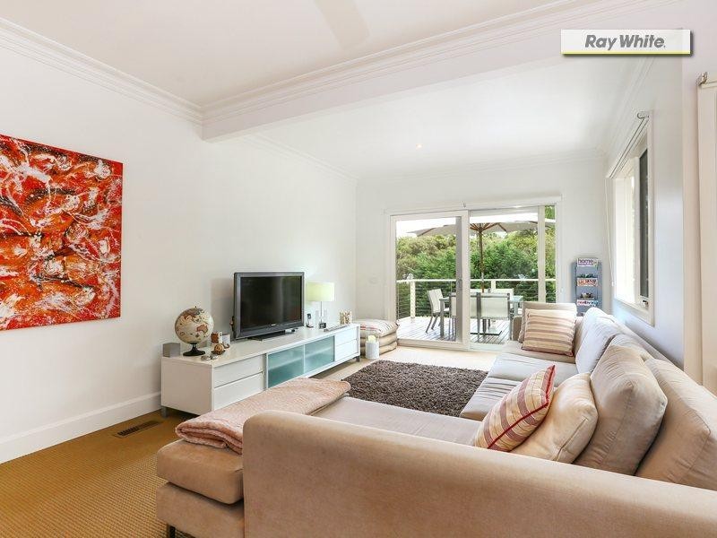 10 Yambill Avenue, Rosebud VIC 3939