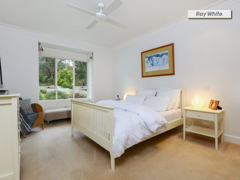 10 Yambill Avenue, Rosebud VIC 3939