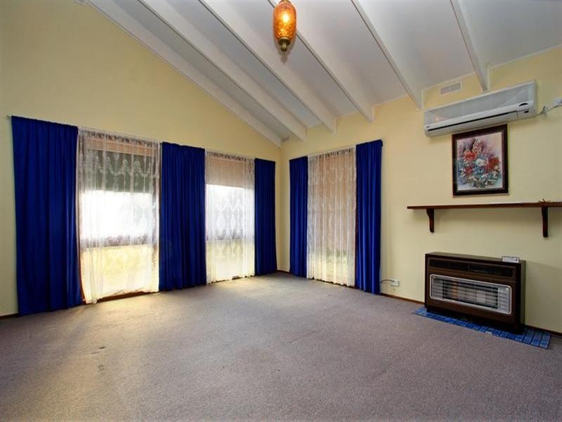 15 Fourth Avenue, Rosebud VIC 3939