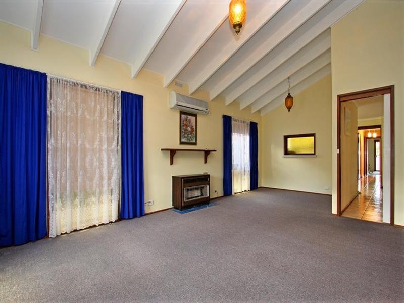 15 Fourth Avenue, Rosebud VIC 3939