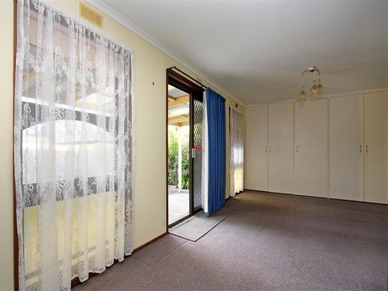 15 Fourth Avenue, Rosebud VIC 3939