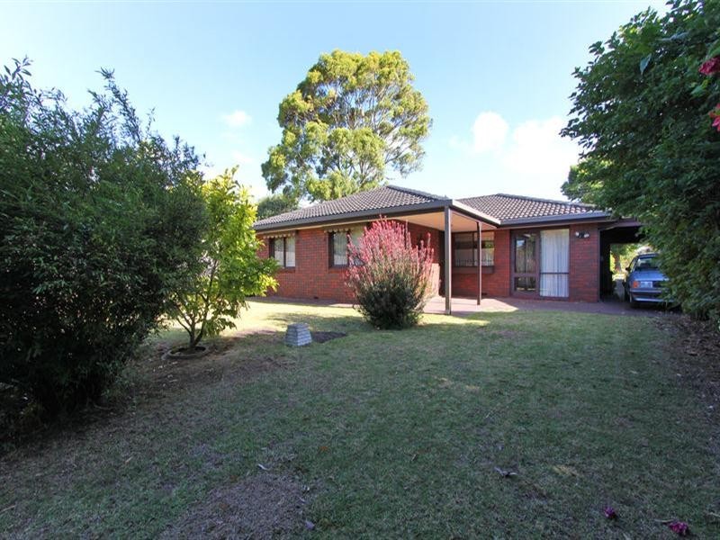 8 Mark Street, Rosebud VIC 3939