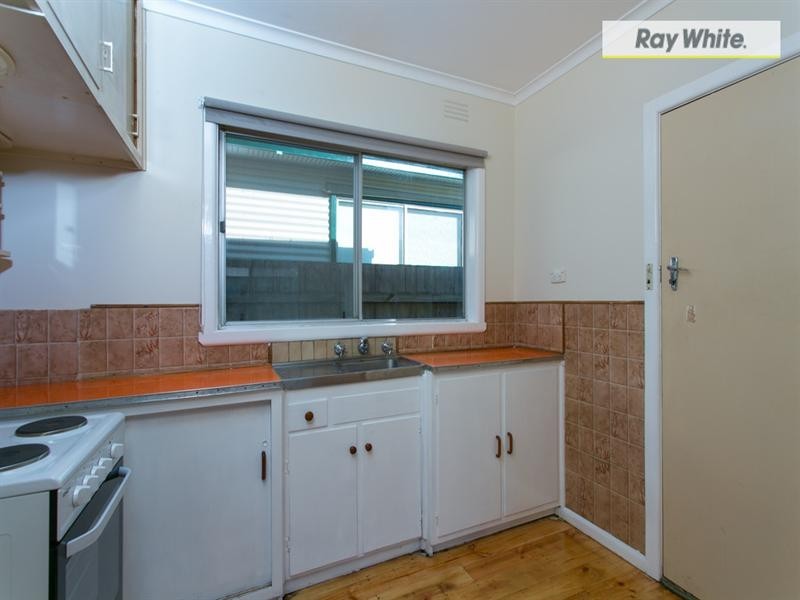 110 Ninth Avenue, Rosebud VIC 3939