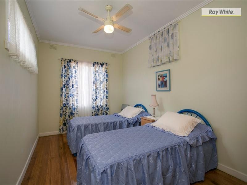 21 Sixth Avenue, Rosebud VIC 3939