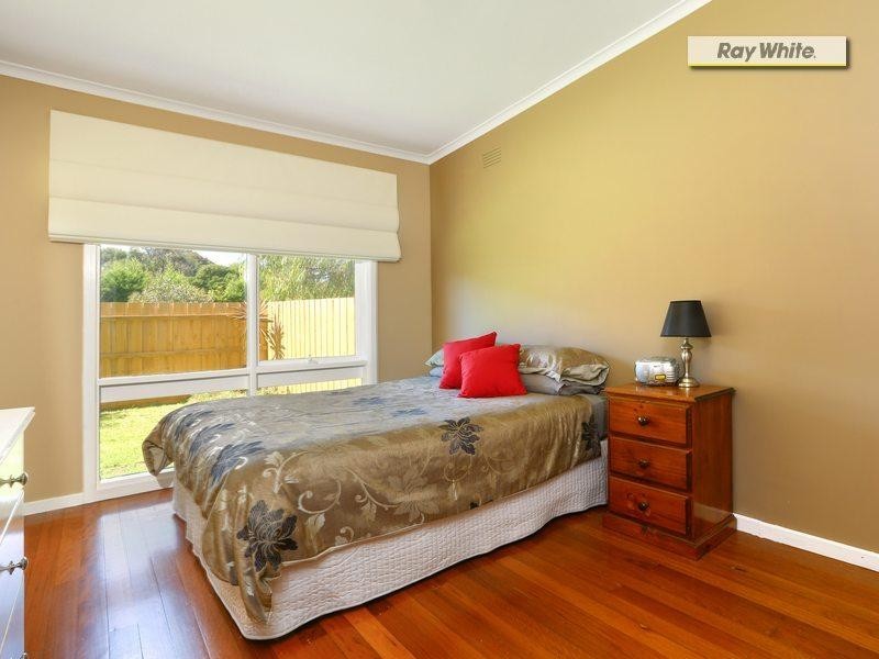 35 Moorfield Avenue, Rosebud West VIC 3940