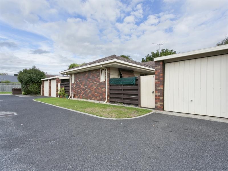 2/68 Whitehead Grove, Rosebud VIC 3939