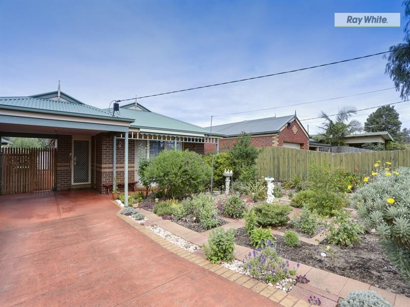 135 First Avenue, Rosebud VIC 3939