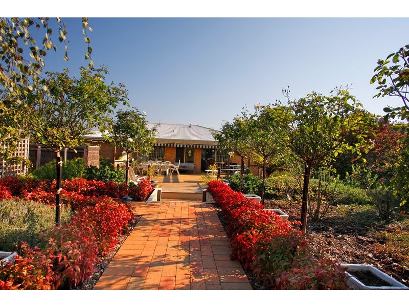 17 Seabrook Avenue, Rosebud VIC 3939