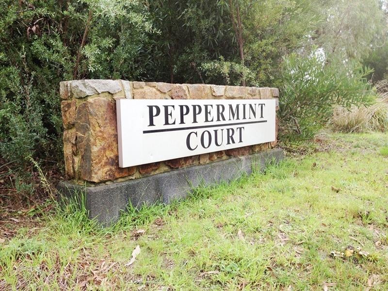10 Peppermint Court, Rosebud VIC 3939