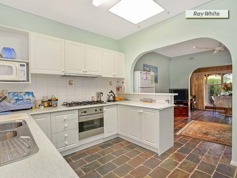 16 Grenville Grove, Rosebud West VIC 3940