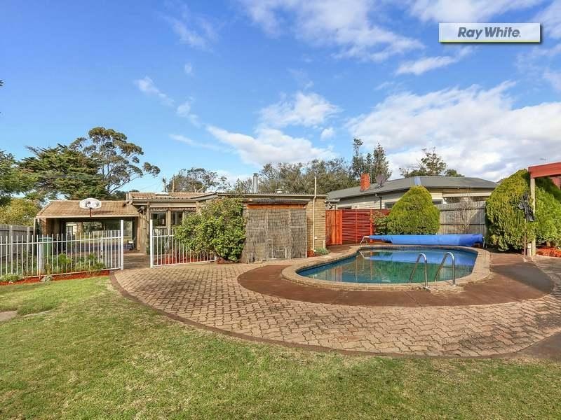 16 Grenville Grove, Rosebud West VIC 3940