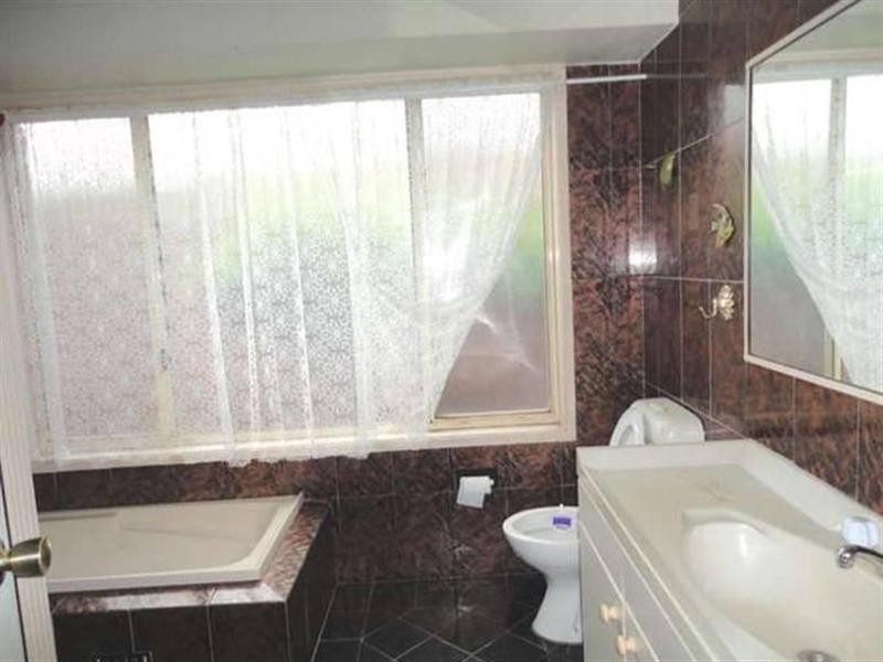 6 Hayman Avenue, Hinchinbrook NSW 2168