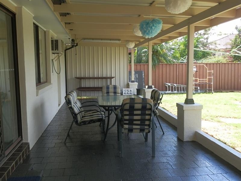 Edensor Park NSW 2176