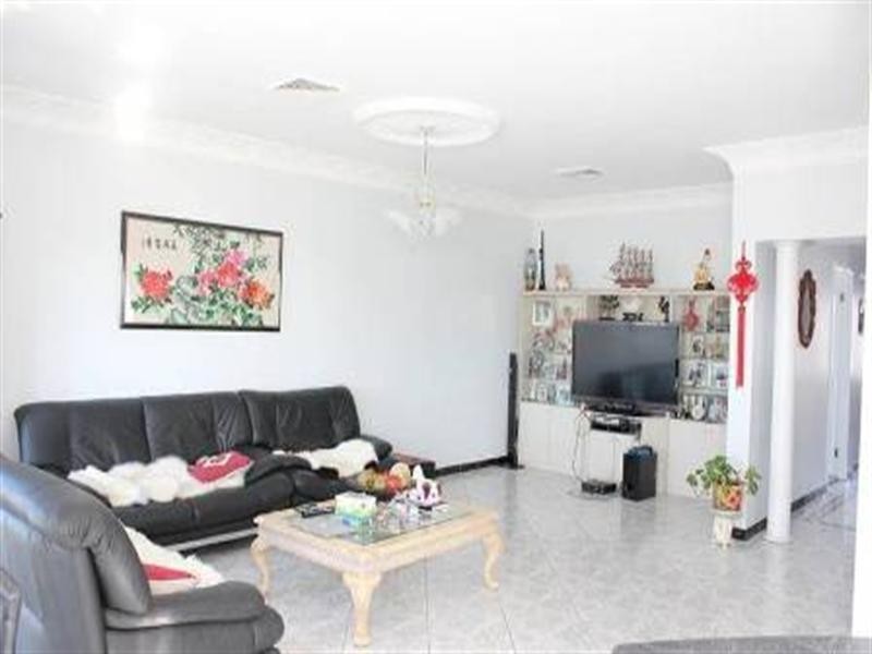 9 Santangelo Crescent, Edensor Park NSW 2176