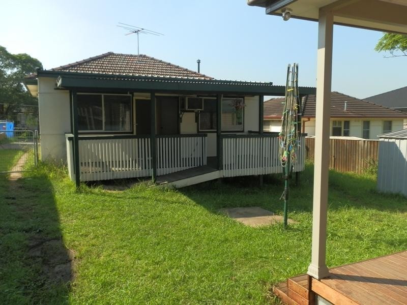 39 Neerini Avenue, Smithfield NSW 2164