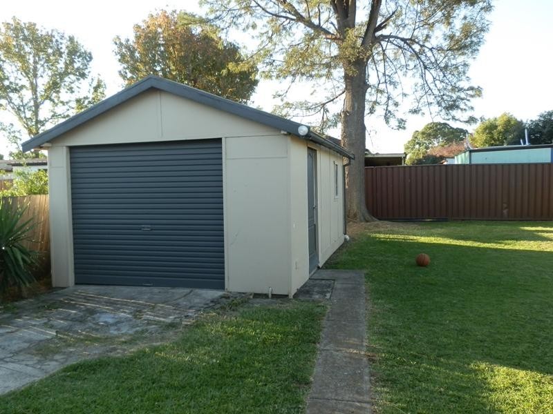 35 Kalora Avenue, Fairfield West NSW 2165