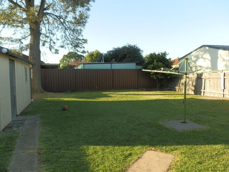 35 Kalora Avenue, Fairfield West NSW 2165