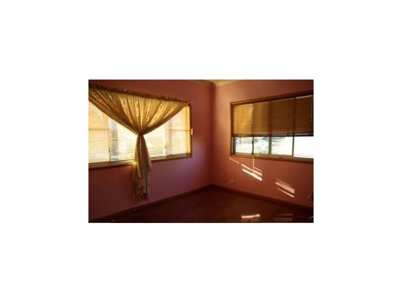 12 Gordon Street, Carramar NSW 2163