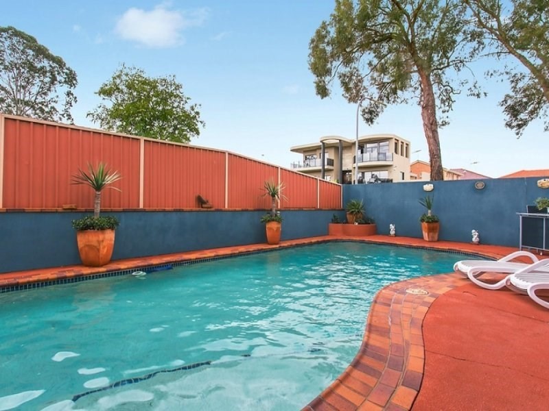 21 Hollydene Crescent, Edensor Park NSW 2176