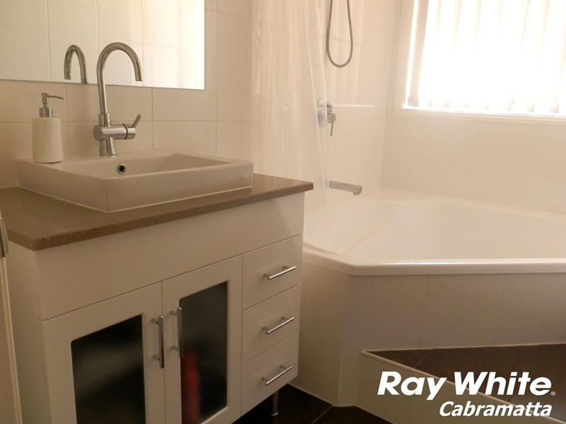 20 Kinchega Court, Wattle Grove NSW 2173