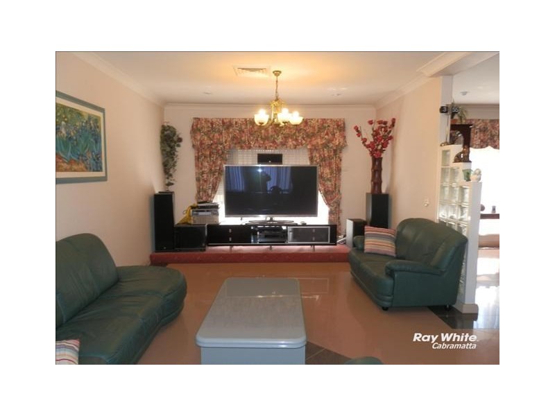 19 Ivanhoe Street, St Johns Park NSW 2176